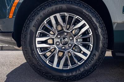 2025 Chevrolet Suburban Z71   - Photo 21 - Sarasota, FL 34243