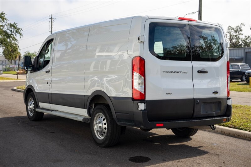 2023 Ford Transit 250 AWD - Photo 6 - Sarasota, FL 34243