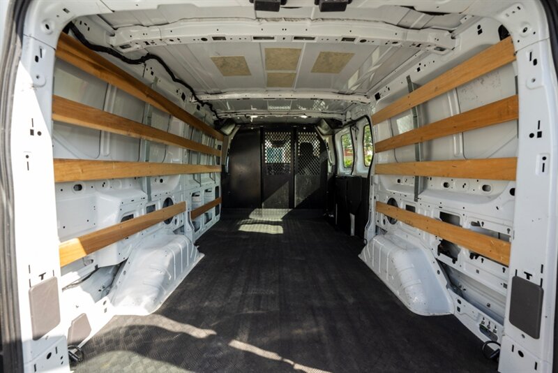 2023 Ford Transit 250 AWD - Photo 23 - Sarasota, FL 34243
