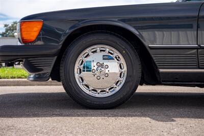 1987 Mercedes-Benz 560-Class 560 SL   - Photo 26 - Sarasota, FL 34243