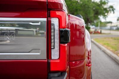 2025 Ford F-450 Super Duty Platinum Plus   - Photo 20 - Sarasota, FL 34243