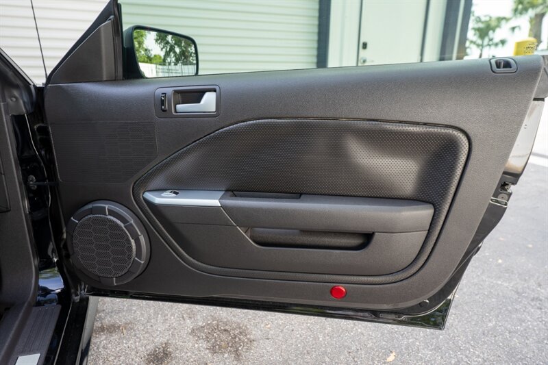 2005 Ford Mustang GT Deluxe - Photo 43 - Sarasota, FL 34243