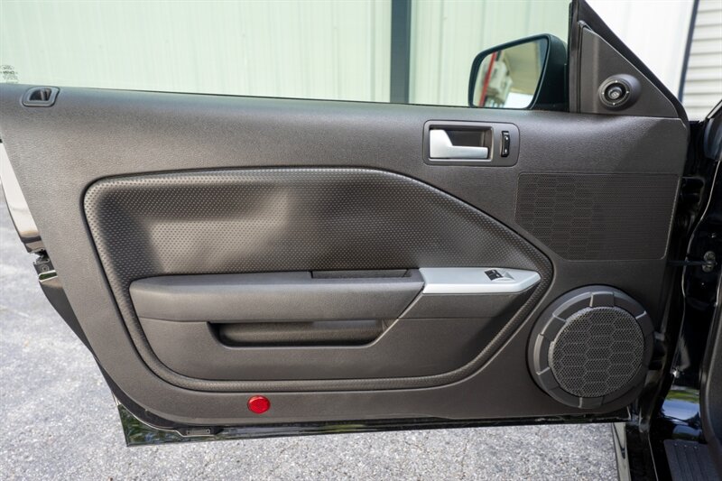 2005 Ford Mustang GT Deluxe - Photo 37 - Sarasota, FL 34243
