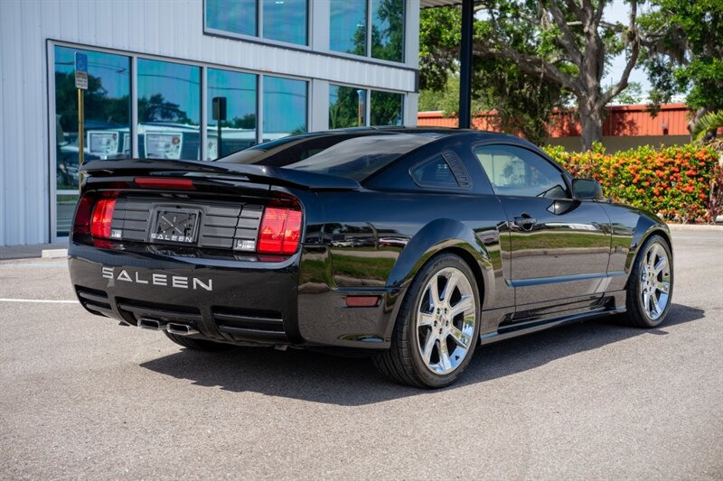 2005 Ford Mustang GT Deluxe - Photo 6 - Sarasota, FL 34243