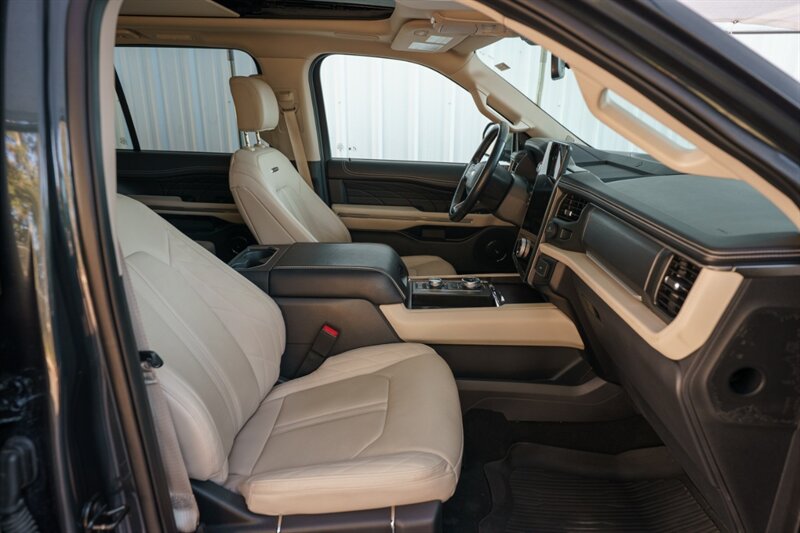 2024 Ford Expedition MAX Platinum - Photo 36 - Sarasota, FL 34243