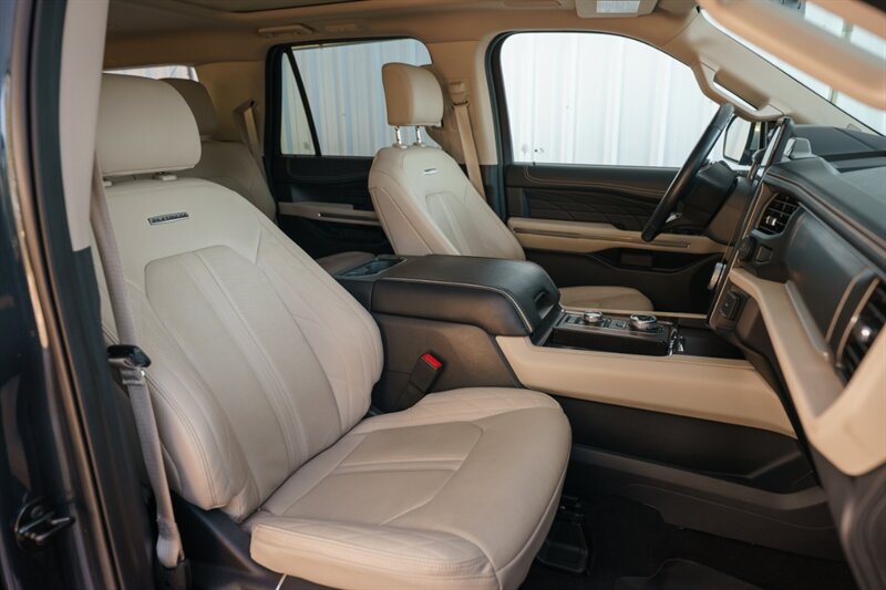 2024 Ford Expedition MAX Platinum - Photo 34 - Sarasota, FL 34243