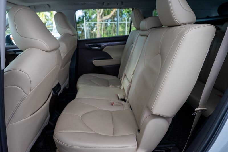 2022 Toyota Highlander Limited   - Photo 25 - Sarasota, FL 34243