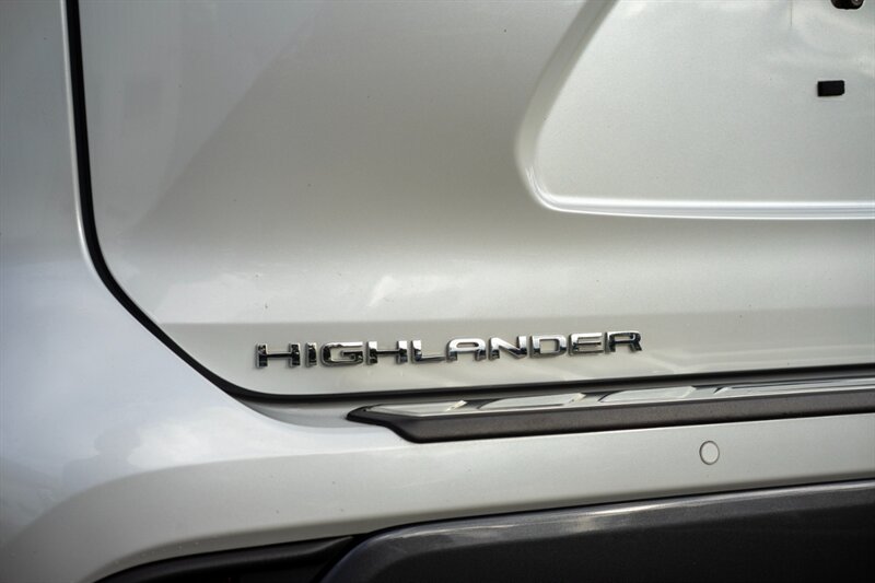 2022 Toyota Highlander Limited   - Photo 18 - Sarasota, FL 34243