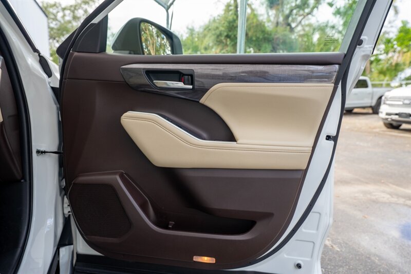 2022 Toyota Highlander Limited   - Photo 40 - Sarasota, FL 34243