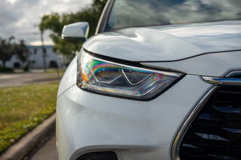 2022 Toyota Highlander Limited   - Photo 11 - Sarasota, FL 34243