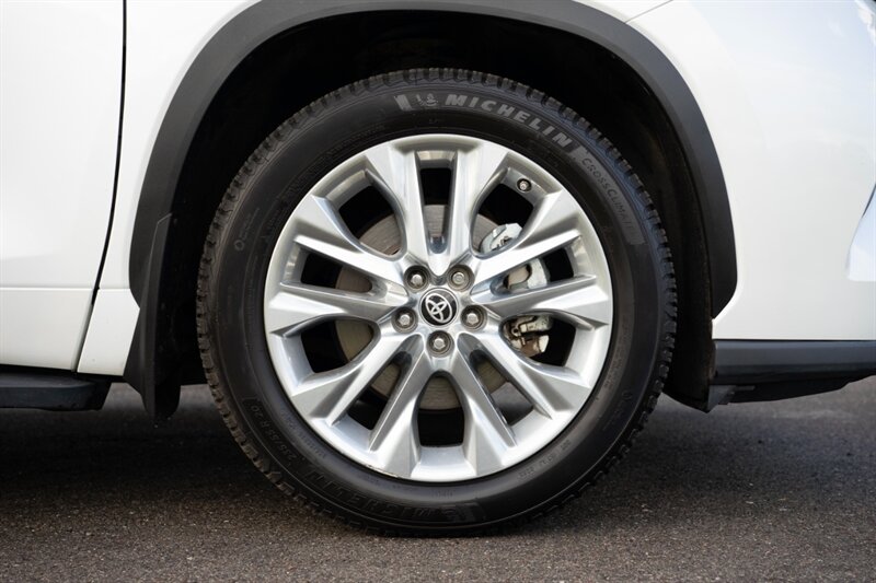 2022 Toyota Highlander Limited   - Photo 21 - Sarasota, FL 34243