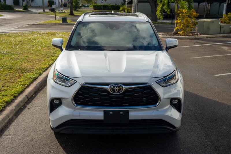 2022 Toyota Highlander Limited   - Photo 10 - Sarasota, FL 34243