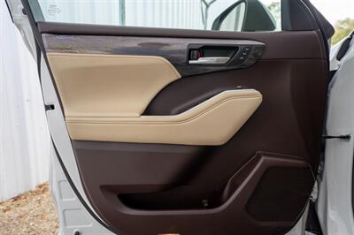 2022 Toyota Highlander Limited   - Photo 24 - Sarasota, FL 34243
