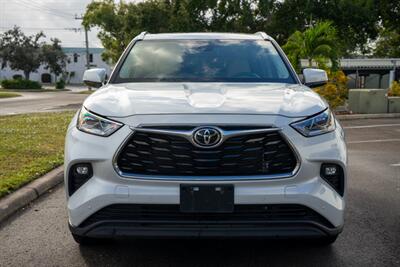 2022 Toyota Highlander Limited   - Photo 2 - Sarasota, FL 34243