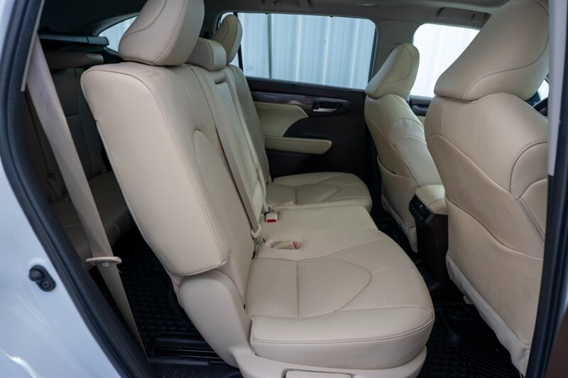 2022 Toyota Highlander Limited   - Photo 38 - Sarasota, FL 34243