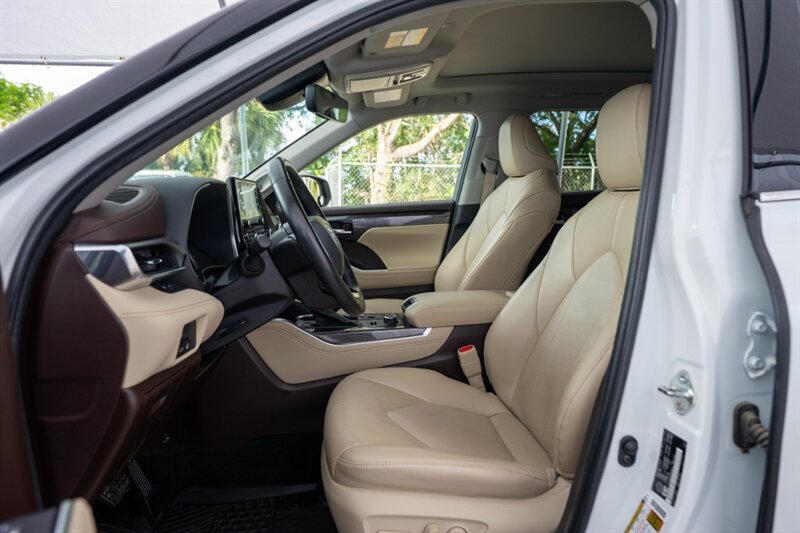 2022 Toyota Highlander Limited   - Photo 23 - Sarasota, FL 34243