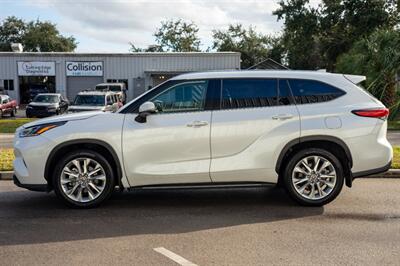 2022 Toyota Highlander Limited   - Photo 8 - Sarasota, FL 34243