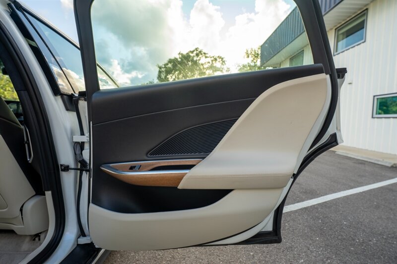 2023 Lucid Air Touring Touring   - Photo 43 - Sarasota, FL 34243