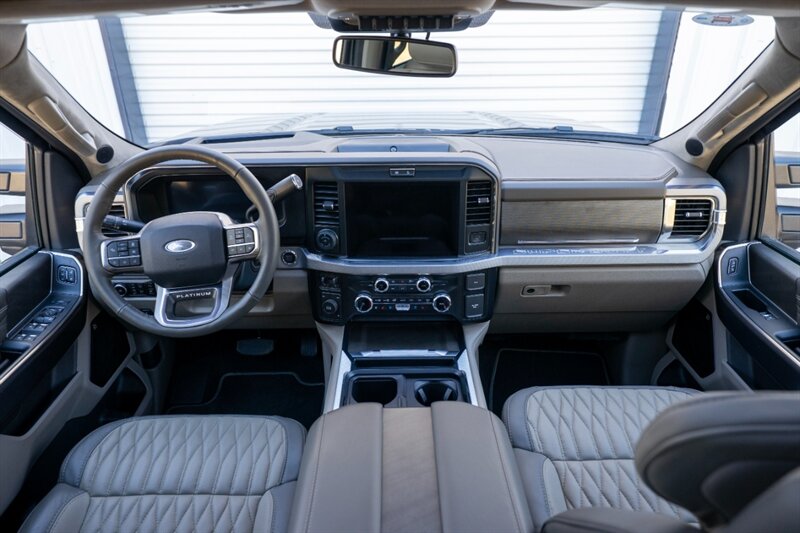 2025 Ford F-450 Super Duty Platinum Plus - Photo 32 - Sarasota, FL 34243