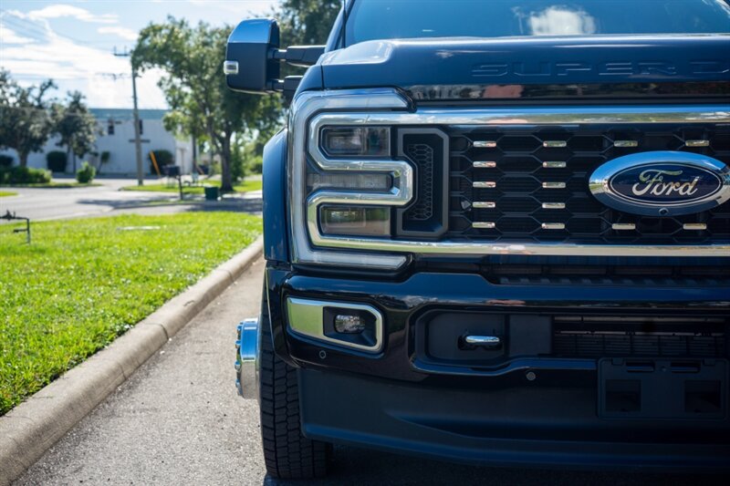 2025 Ford F-450 Super Duty Platinum Plus - Photo 15 - Sarasota, FL 34243