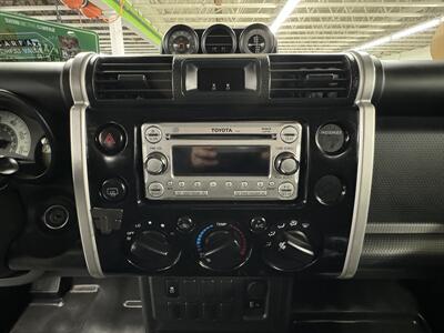 2013 Toyota FJ Cruiser TRD ONE OWNER MINT CONDITION  rawl control , rear locker,center pods - Photo 14 - Portland, OR 97267