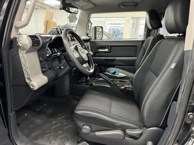 2013 Toyota FJ Cruiser TRD ONE OWNER MINT CONDITION  rawl control , rear locker,center pods - Photo 8 - Portland, OR 97267