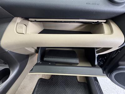 2012 Toyota RAV4 Limited V6 AWD CLEAN TITLE  ONE OWNER LOW MILES - Photo 17 - Portland, OR 97267
