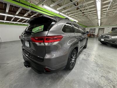 2018 Toyota Highlander SE AWD  CLEAN TITlE  BENCH SEATS - Photo 3 - Portland, OR 97267