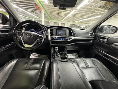 2018 Toyota Highlander SE AWD  CLEAN TITlE  BENCH SEATS - Photo 16 - Portland, OR 97267