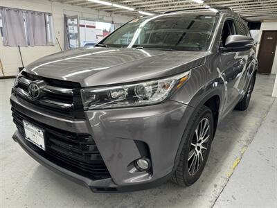 2018 Toyota Highlander SE AWD  CLEAN TITlE  BENCH SEATS