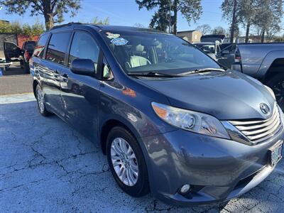 2014 Toyota Sienna XLE 8-Passenger LOW MILES 73K TWO OWNRES GREAT SHA  DVD CLEAN TITLE Minivan