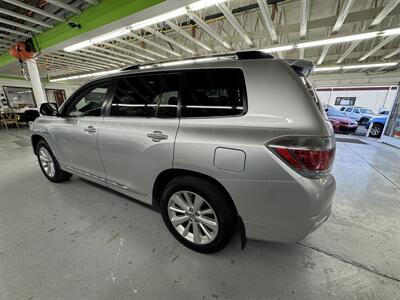 2012 Toyota Highlander Hybrid Limited AWD  2 OWNERS GREAT SERVICE RECORDS - Photo 2 - Portland, OR 97267