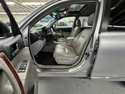 2012 Toyota Highlander Hybrid Limited AWD  2 OWNERS GREAT SERVICE RECORDS - Photo 11 - Portland, OR 97267