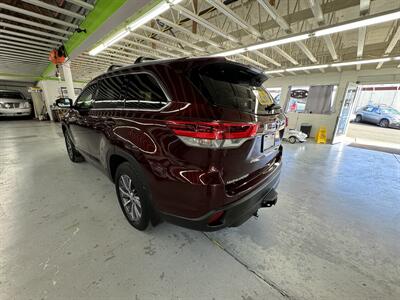 2018 Toyota Highlander XLE ONE OWNER LOW MILE 39K  7 PASSENGER AWD - Photo 2 - Portland, OR 97267