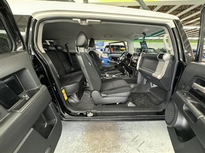 2007 Toyota FJ Cruiser TRD OFF-ROAD 6 SPEED MANUAL  Factory Rear Differential Lock. - Photo 13 - Portland, OR 97267