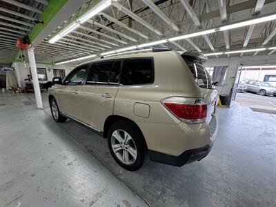 2012 Toyota Highlander LIMITED AWD  2 OWNERS 32 SERVICE RECORDS - Photo 2 - Portland, OR 97267