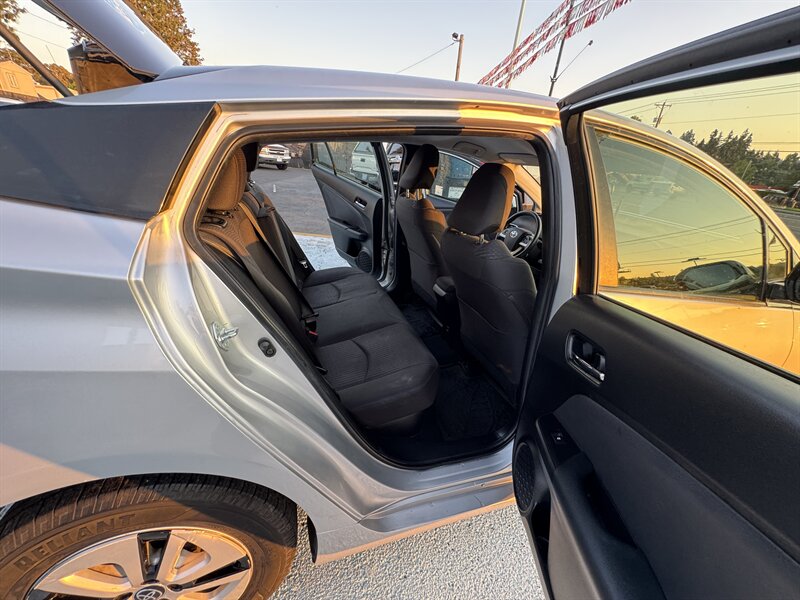 2016 Toyota Prius Three  LOW MILES 54K  GAS SAVER CLEAN TITLE - Photo 13 - Portland, OR 97267