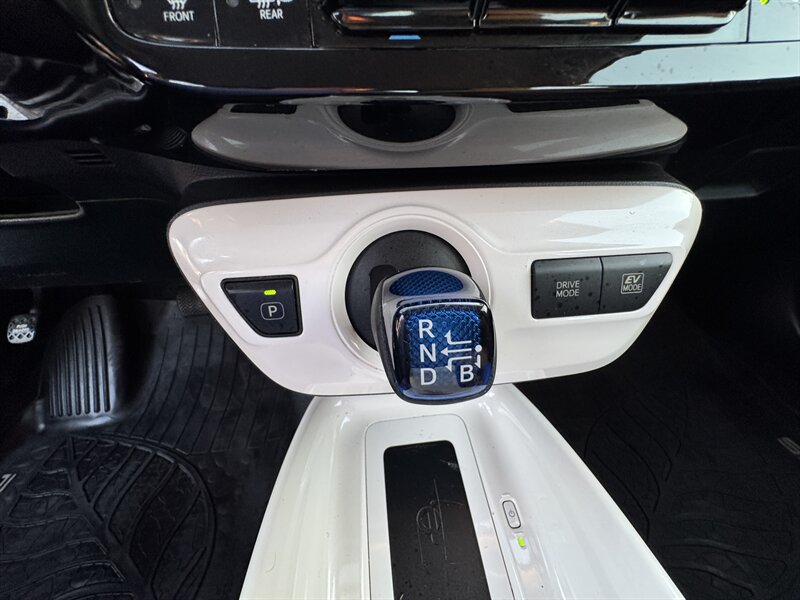 2016 Toyota Prius Three  LOW MILES 54K  GAS SAVER CLEAN TITLE - Photo 18 - Portland, OR 97267