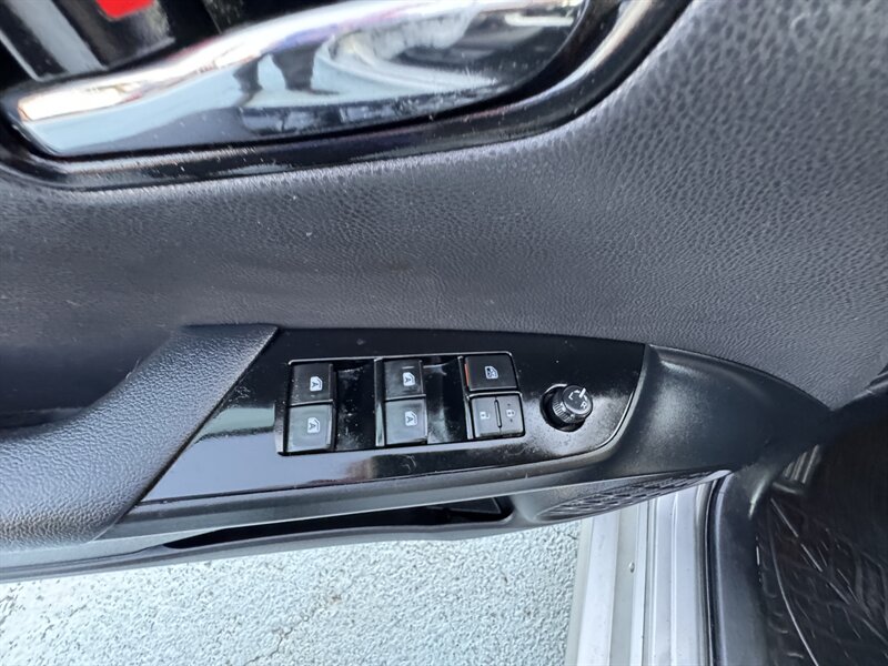 2016 Toyota Prius Three  LOW MILES 54K  GAS SAVER CLEAN TITLE - Photo 22 - Portland, OR 97267