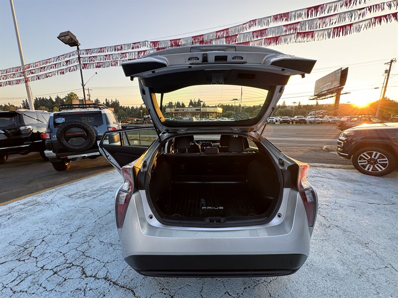 2016 Toyota Prius Three  LOW MILES 54K  GAS SAVER CLEAN TITLE - Photo 14 - Portland, OR 97267