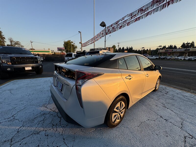2016 Toyota Prius Three  LOW MILES 54K  GAS SAVER CLEAN TITLE - Photo 2 - Portland, OR 97267