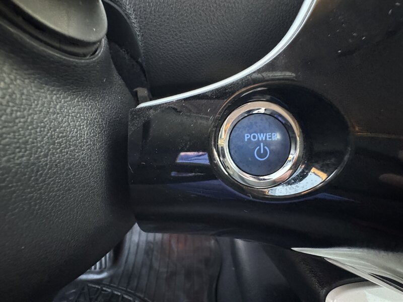 2016 Toyota Prius Three  LOW MILES 54K  GAS SAVER CLEAN TITLE - Photo 17 - Portland, OR 97267