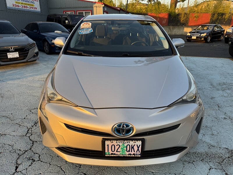 2016 Toyota Prius Three  LOW MILES 54K  GAS SAVER CLEAN TITLE - Photo 6 - Portland, OR 97267