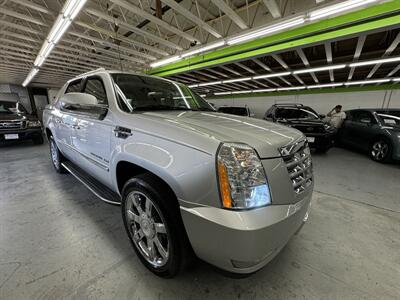 2011 Cadillac Escalade EXT Luxury   - Photo 2 - Portland, OR 97267