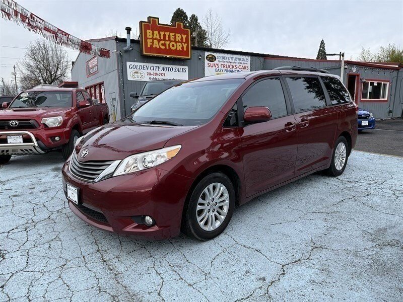 2014 Toyota Sienna XLE 8-Passenger FWD