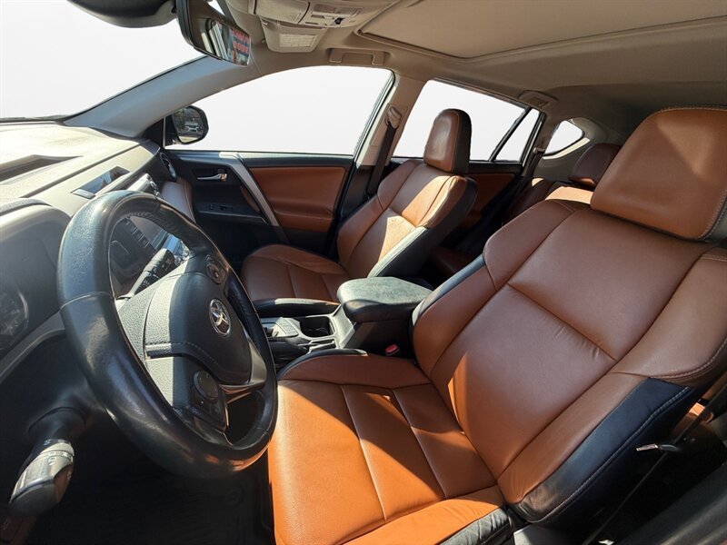 2017 Toyota RAV4 Platinum   - Photo 9 - Cleveland, OH 44111