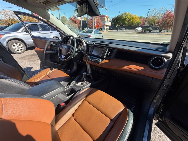 2017 Toyota RAV4 Platinum   - Photo 21 - Cleveland, OH 44111