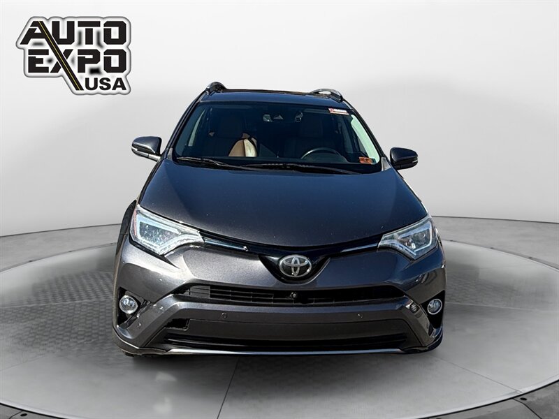 2017 Toyota RAV4 Platinum   - Photo 8 - Cleveland, OH 44111