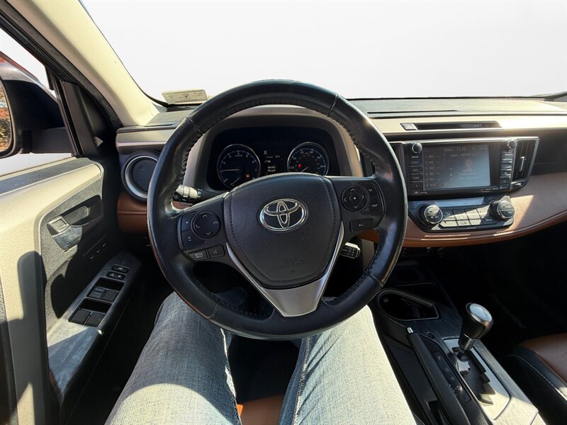2017 Toyota RAV4 Platinum   - Photo 12 - Cleveland, OH 44111