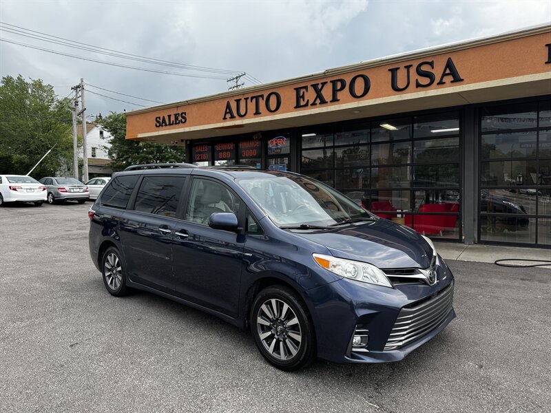 2018 Toyota Sienna XLE Premium 7-Passenger  